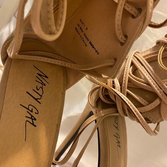 Nasty Gal Women’s Velvet Pointed Heels Size 9 👠 - Picture 11 of 16